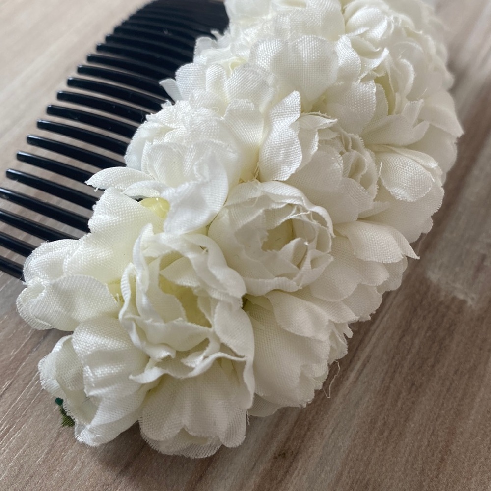 ❤️ Pikake Flower Cluster Hair Comb Adornment NWOT